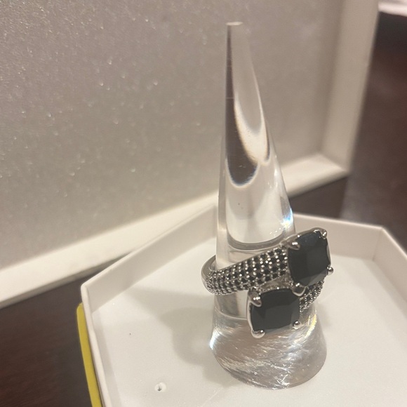 Black Onyx on Rhodium huggers - Picture 2 of 3